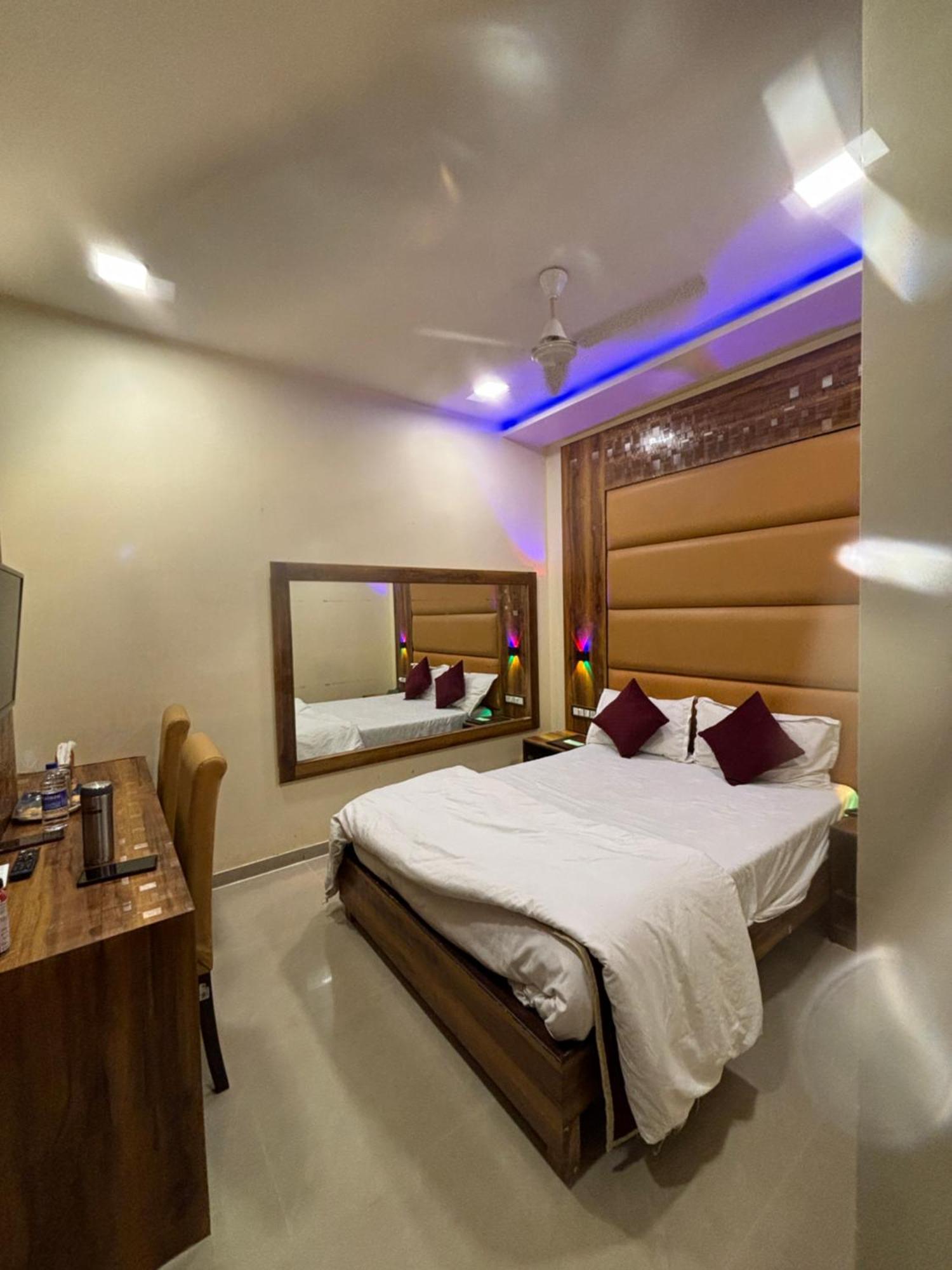 Hotel Blue Wellington - Near Mumbai Airport Extérieur photo