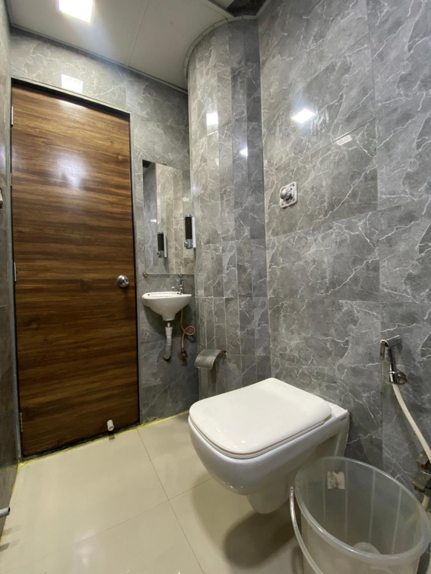 Hotel Blue Wellington - Near Mumbai Airport Extérieur photo