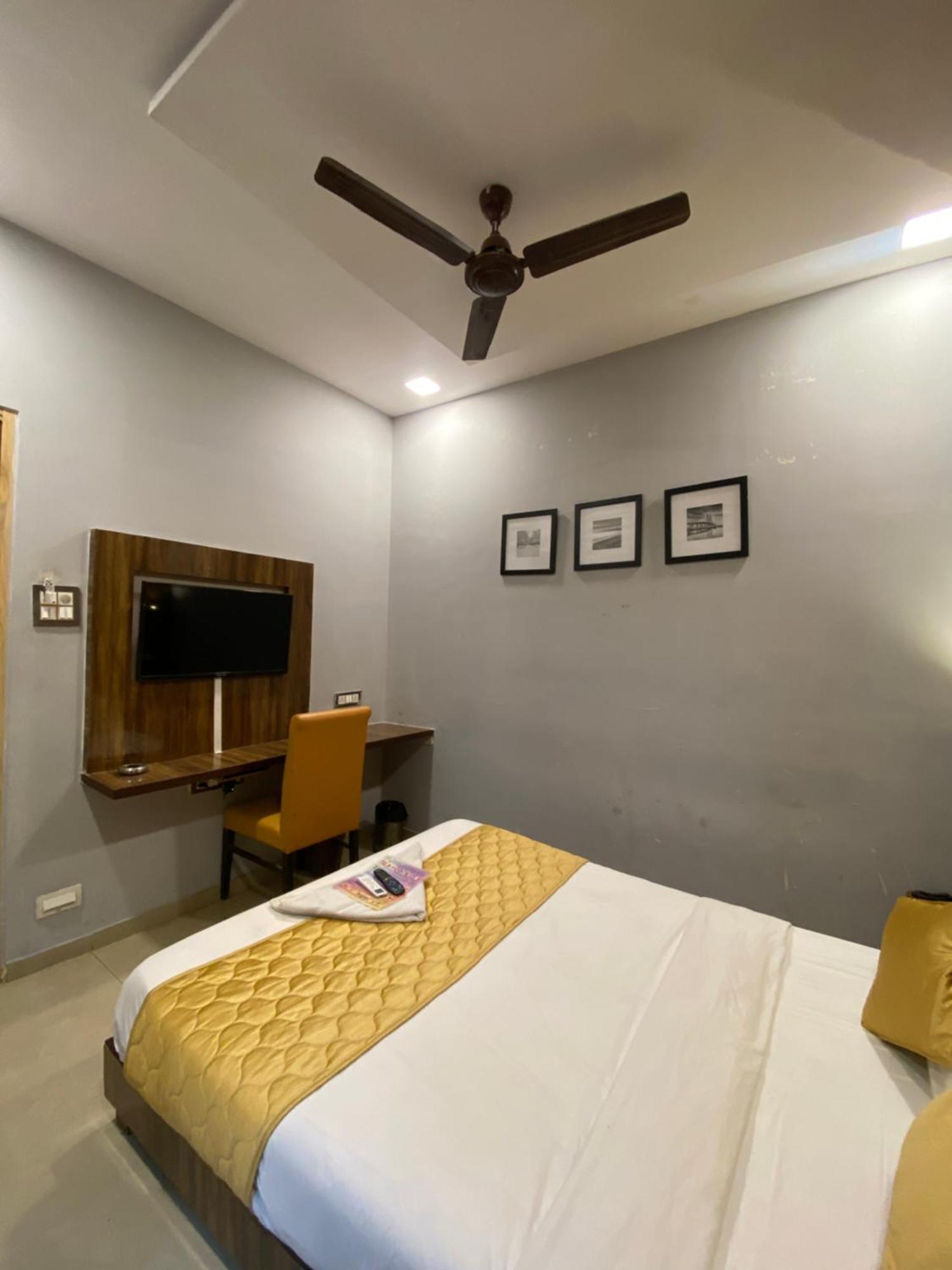Hotel Blue Wellington - Near Mumbai Airport Extérieur photo