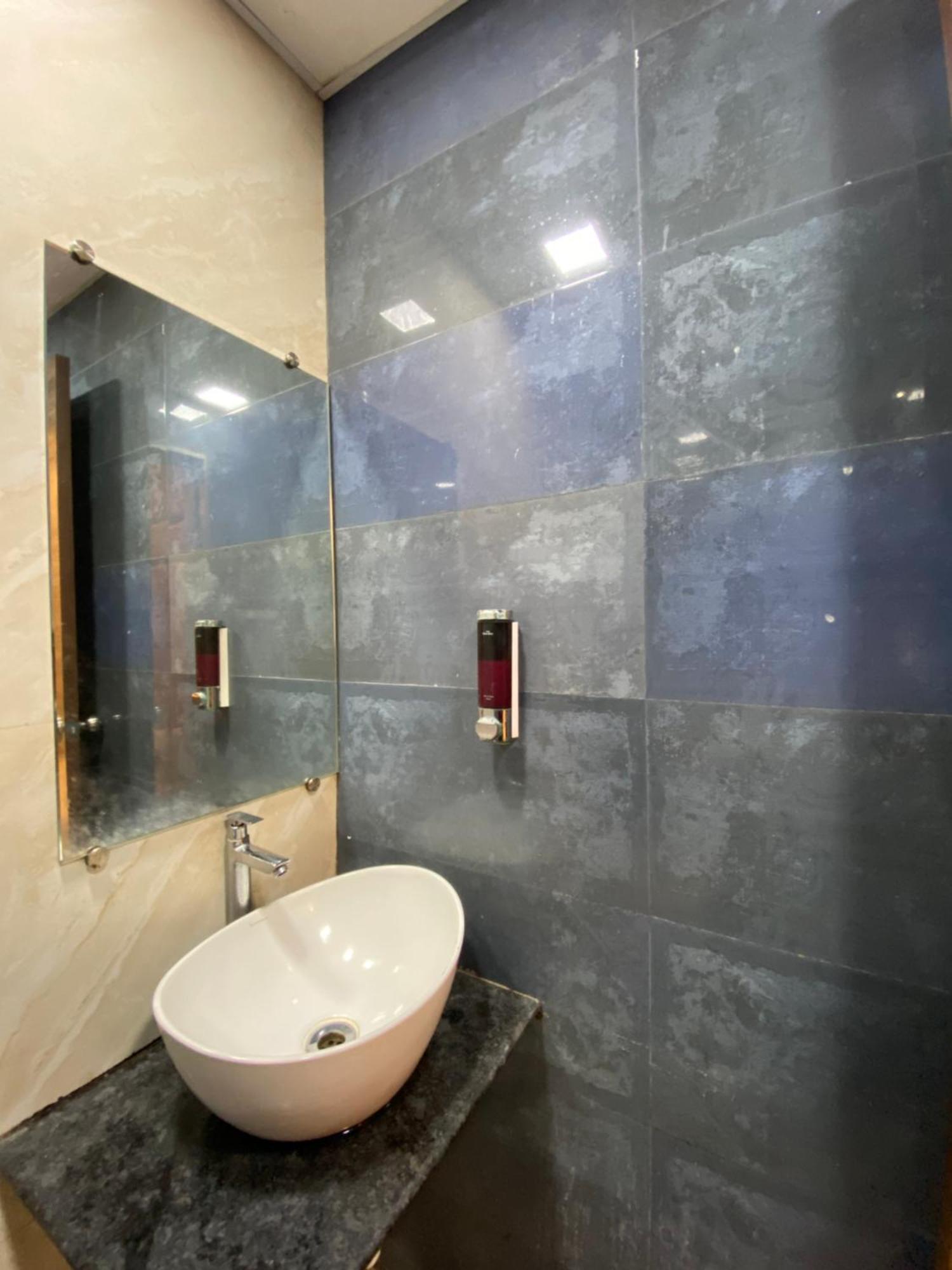 Hotel Blue Wellington - Near Mumbai Airport Extérieur photo