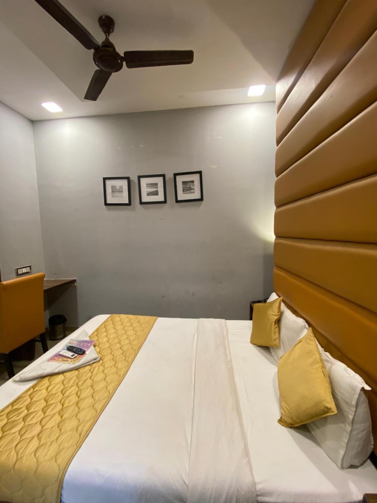 Hotel Blue Wellington - Near Mumbai Airport Extérieur photo