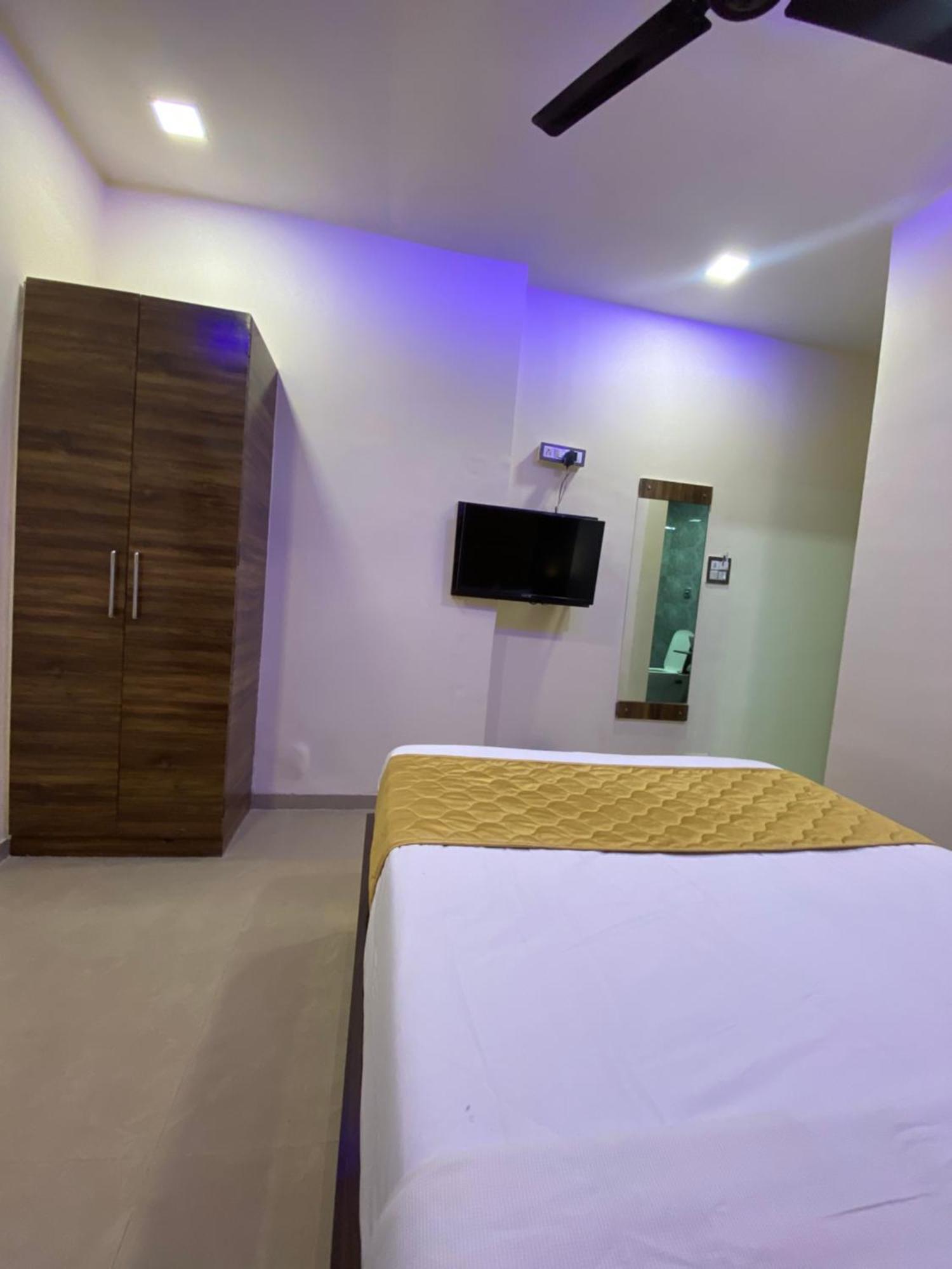 Hotel Blue Wellington - Near Mumbai Airport Extérieur photo