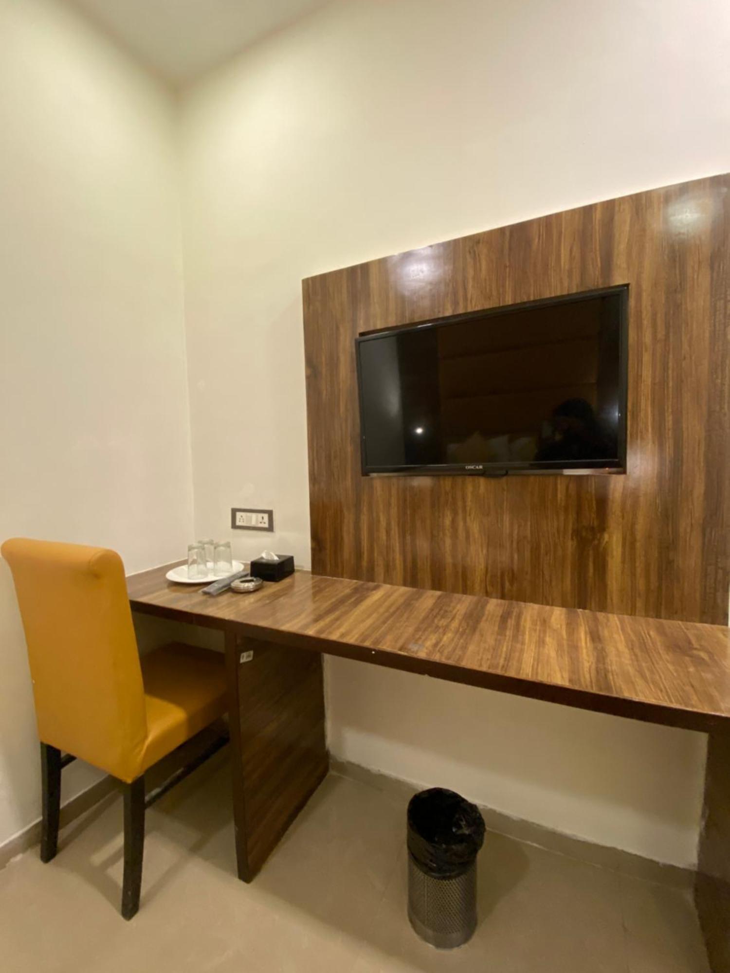 Hotel Blue Wellington - Near Mumbai Airport Extérieur photo