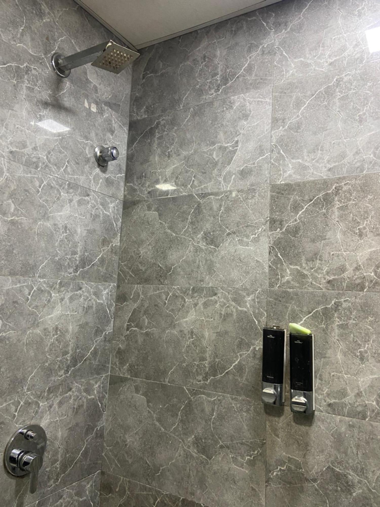 Hotel Blue Wellington - Near Mumbai Airport Extérieur photo