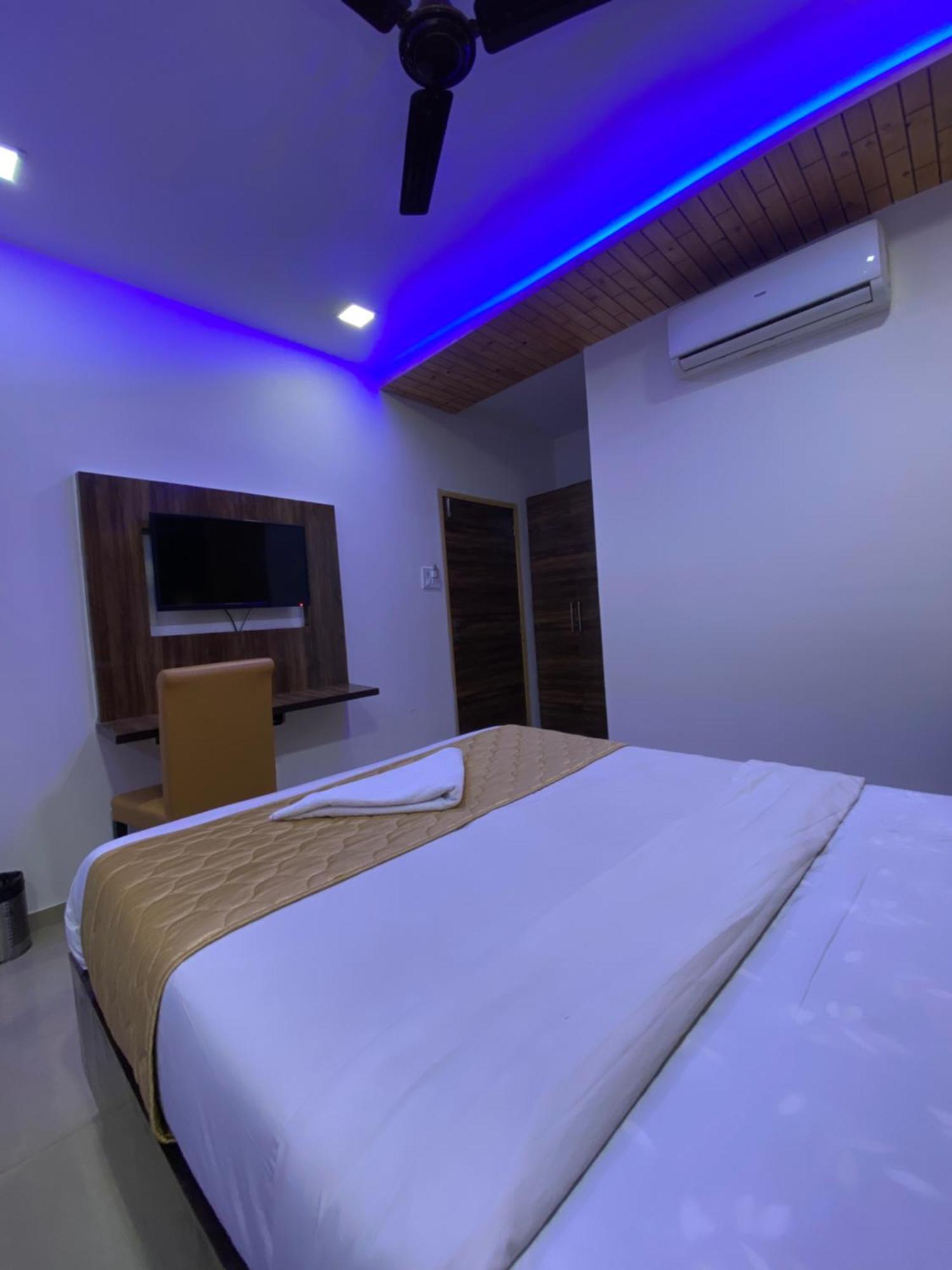 Hotel Blue Wellington - Near Mumbai Airport Extérieur photo