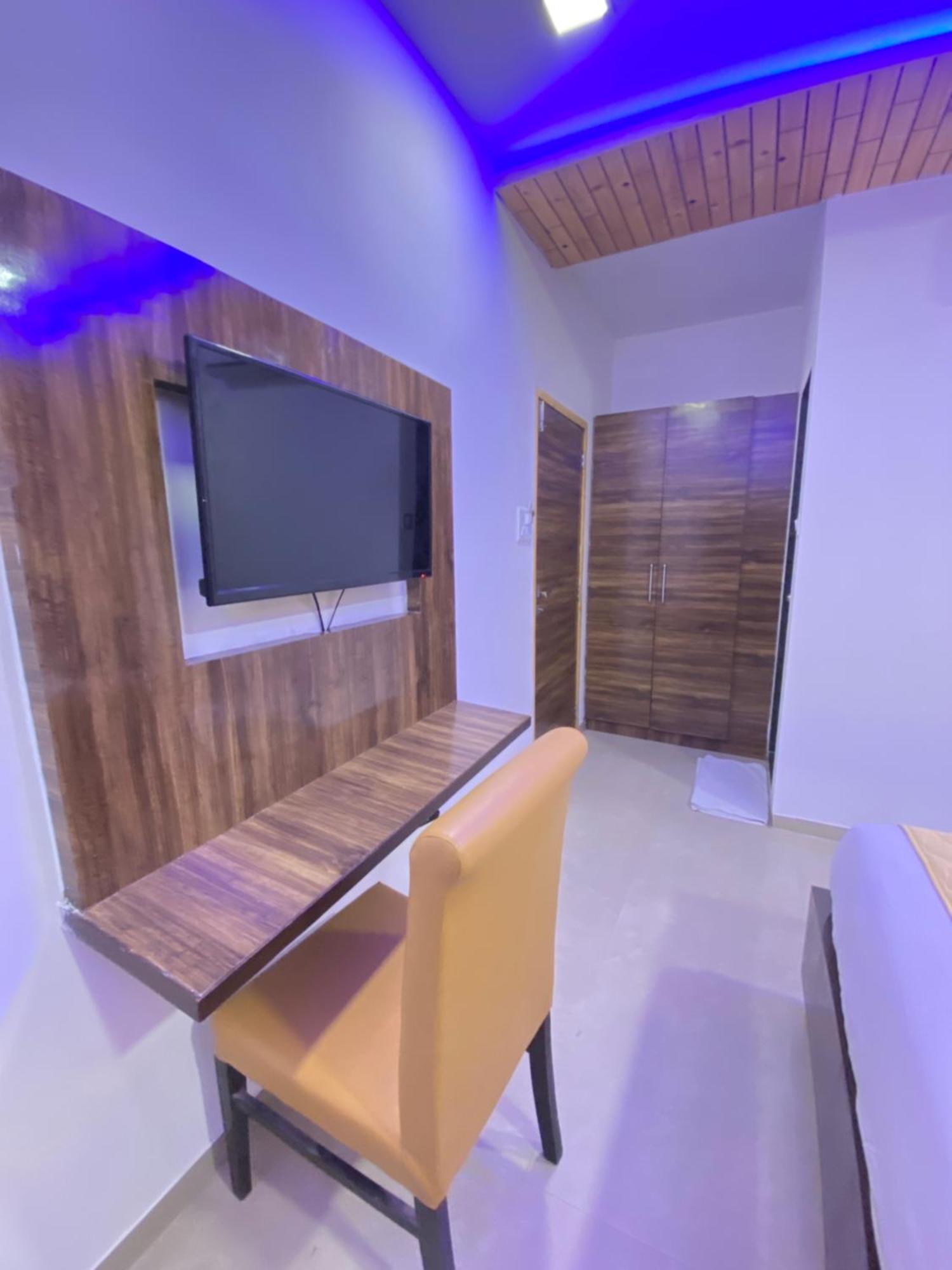 Hotel Blue Wellington - Near Mumbai Airport Extérieur photo