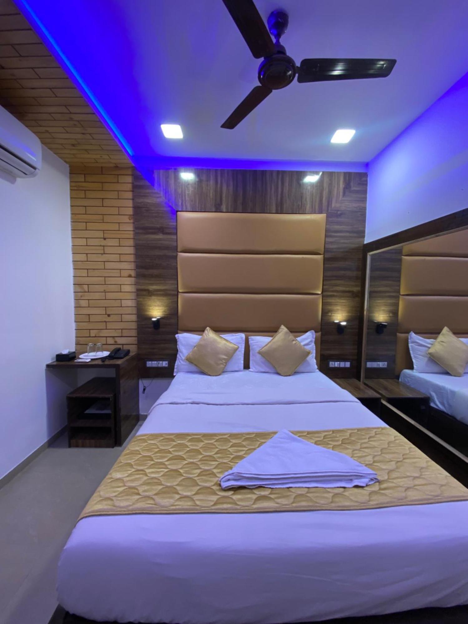 Hotel Blue Wellington - Near Mumbai Airport Extérieur photo